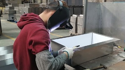 不鏽鋼手工（gōng）洗菜盆廠家告訴你搭配小技巧