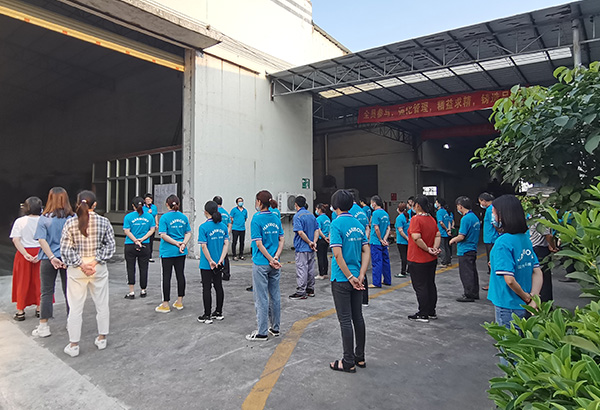 陶瓷顆粒（lì）彩色防滑路（lù）麵（miàn）