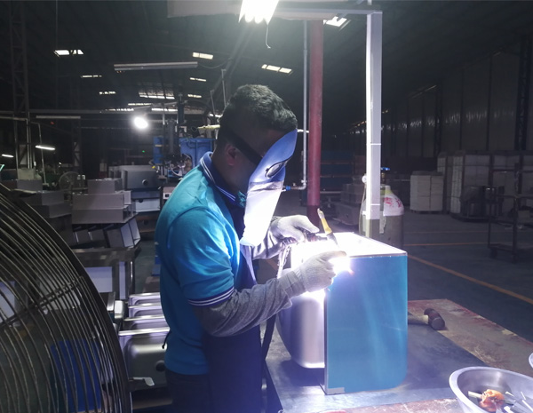 生產不鏽鋼洗菜盆廠家（jiā）