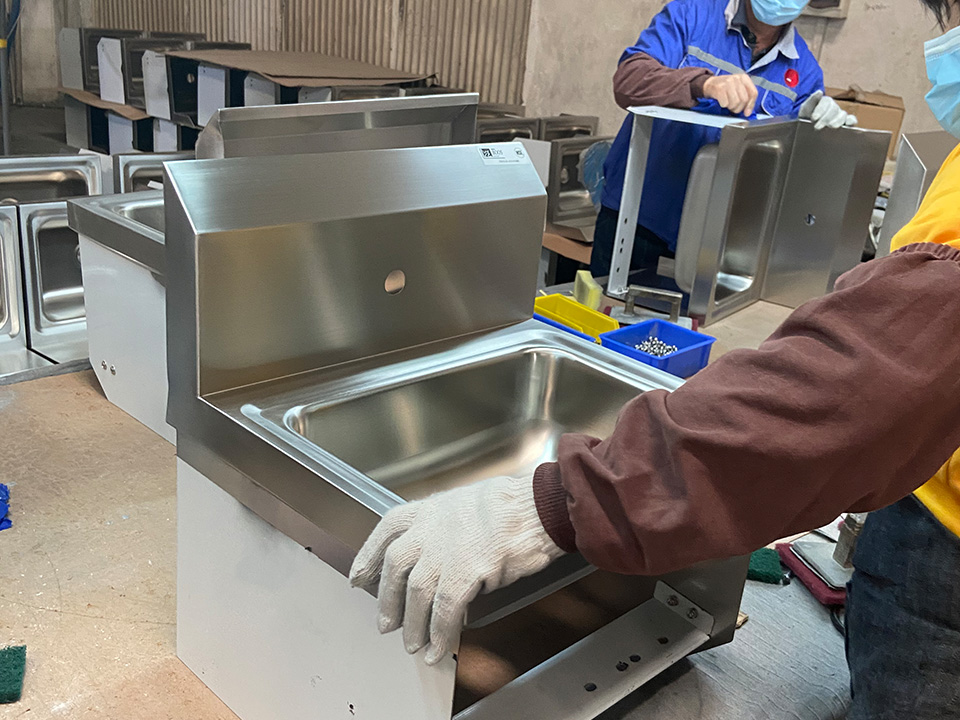 生產不（bú）鏽鋼洗菜盆廠家